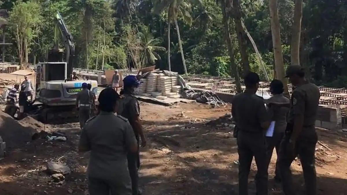 Satpol PP Gianyar Hentikan 3 Proyek Villa di Tampaksiring