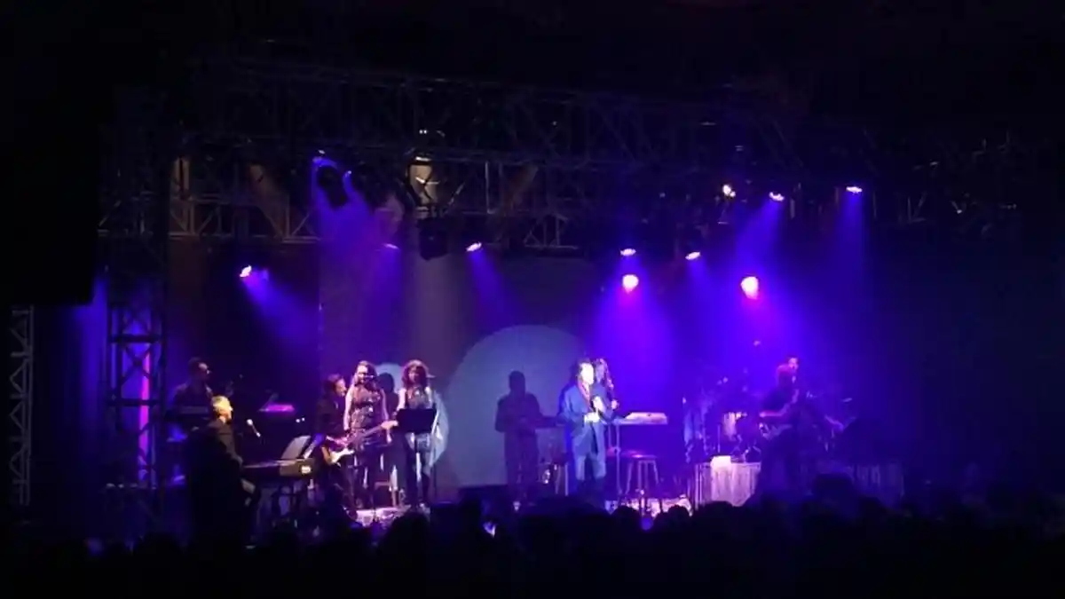 Buka Konser dengan Tembang ‘Crazy’, Engelbert Humperdink Ajak Penonton Nostalgia