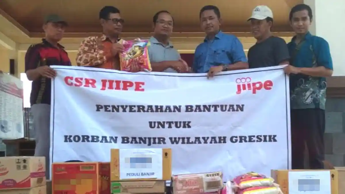 Bantuan Sembako masih Berdatangan untuk Korban Banjir di Gresik