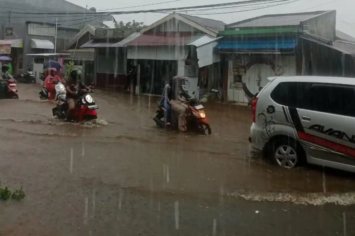 Ruas Jalan di Kelurahan Toboleu Ternate Jadi 'Sungai' Saat Hujan