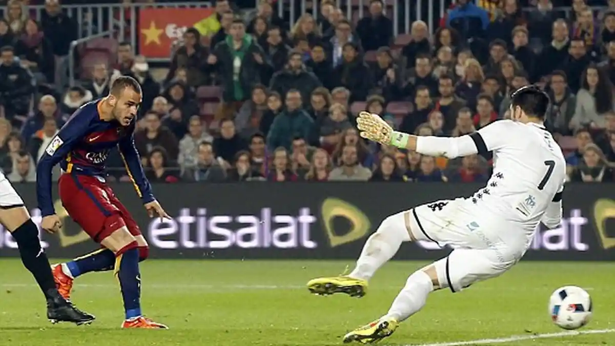 Barcelona Tolak Proposal Betis untuk Pinjam Sandro Ramirez