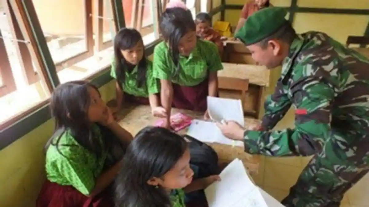 Kisah Anggota TNI Jadi Guru di Perbatasan Indonesa-Malaysia