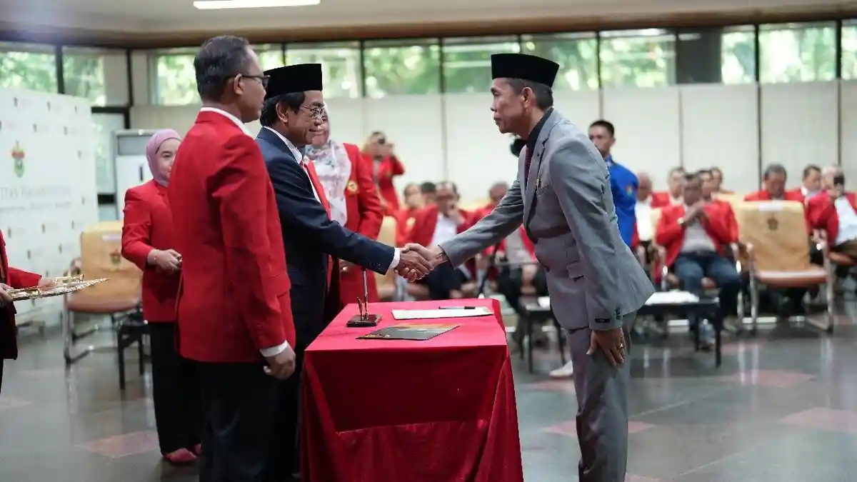 Profil Prof Andi Muhammad Akhmar, Alumni Sastra Daerah Kini Jabat Dekan ...