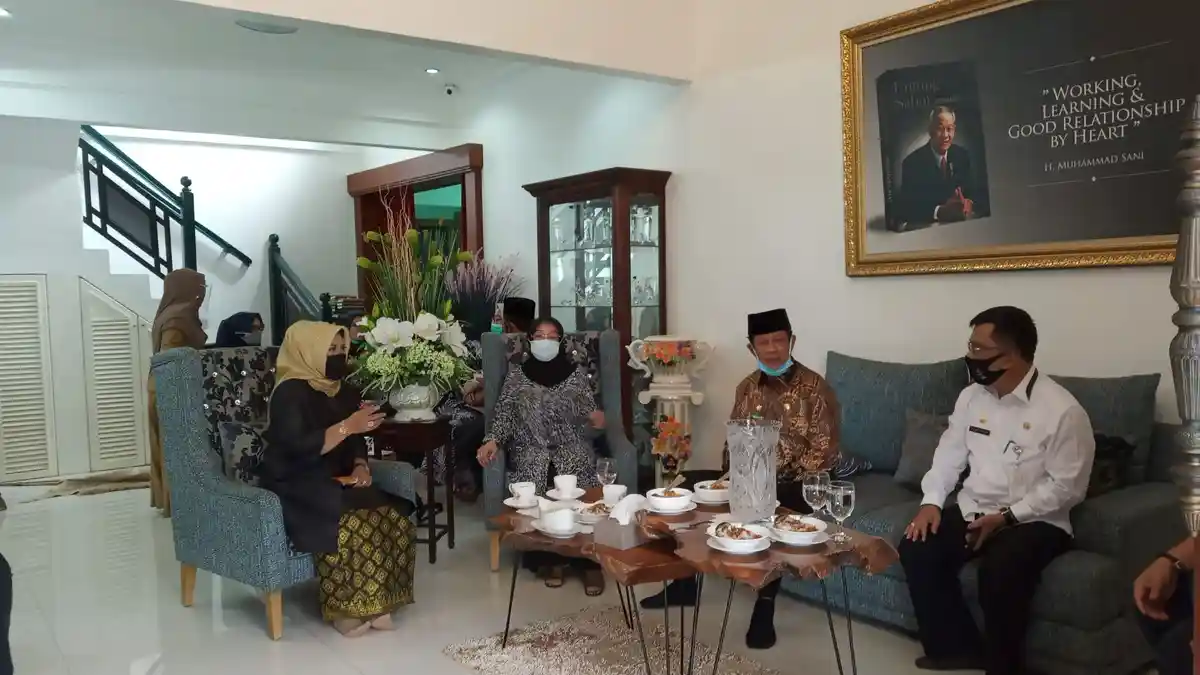Gubernur Kepri, H Isdianto Terkonfirmasi Covid-19, Bagaimana Hasil Tes Istrinya dan Aisyah Sani?