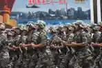 24072019-tentara-china-di-hong-kong.jpg
