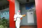Penyemprotan Disinfektan di Lapas Cipinang