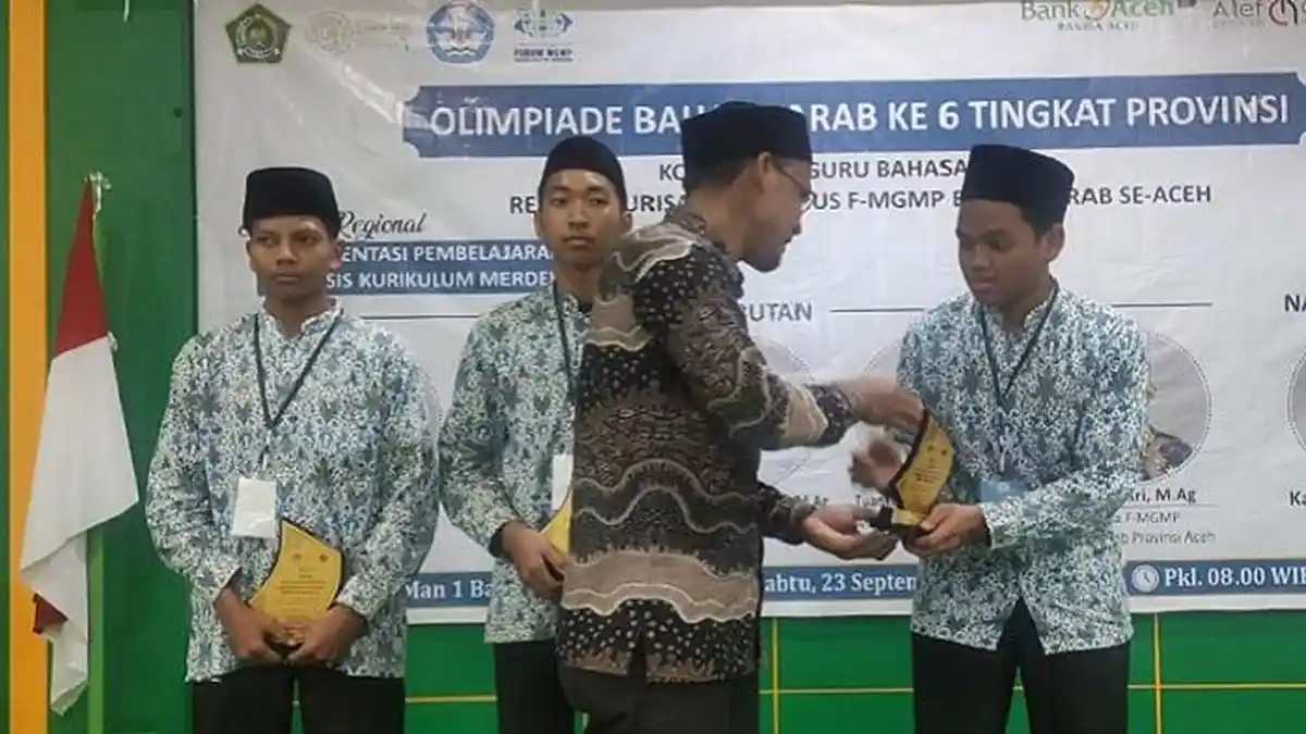 SMAIT Al-Arabiyah Rebut Tiga Juara di Olimpiade Bahasa Arab Tingkat Provinsi