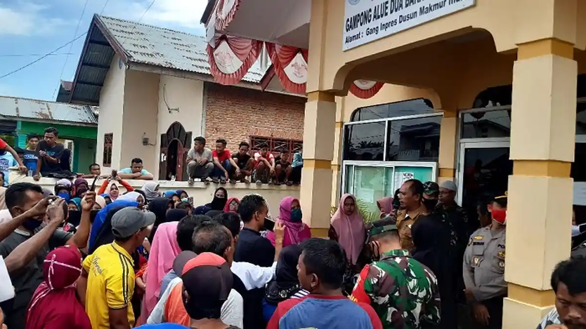 Puluhan Warga Langsa Baro Geruduk Kantor Keuchik, Protes BLT Dana Desa