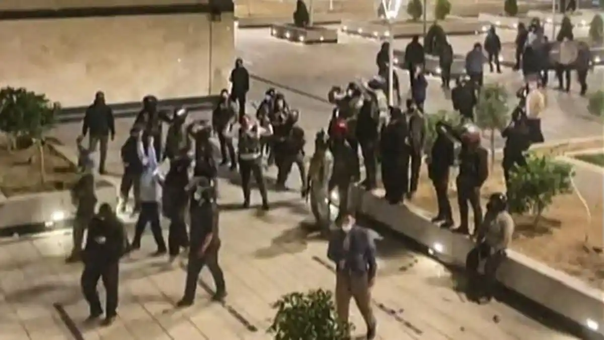 Mahasiswa Iran Tak Hiraukan Seruan Garda Revolusi, Terus Demonstrasi, Korban Tewas Capai 450 Orang