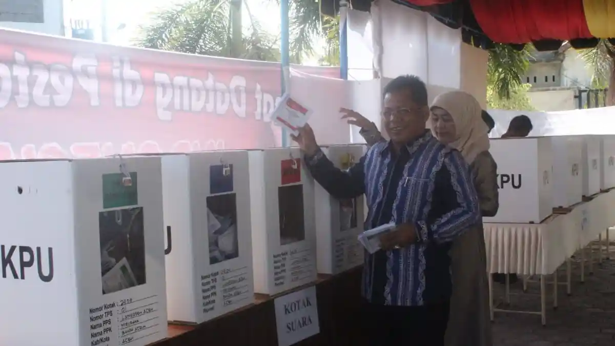 Jalan di Banda Aceh Lengang dan Toko Tutup, Wali Kota Aminullah Usman Coblos di Lampaseh