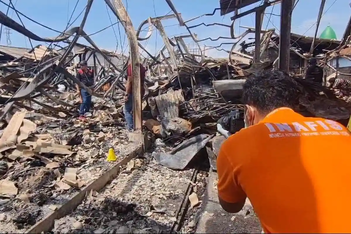 Selidiki Penyebab Kebakaran Pasar Leces Probolinggo, Polisi Amankan Mesin Pendingin