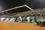Suporter Bakar Kembang Api di Stadion Jatidiri Semarang