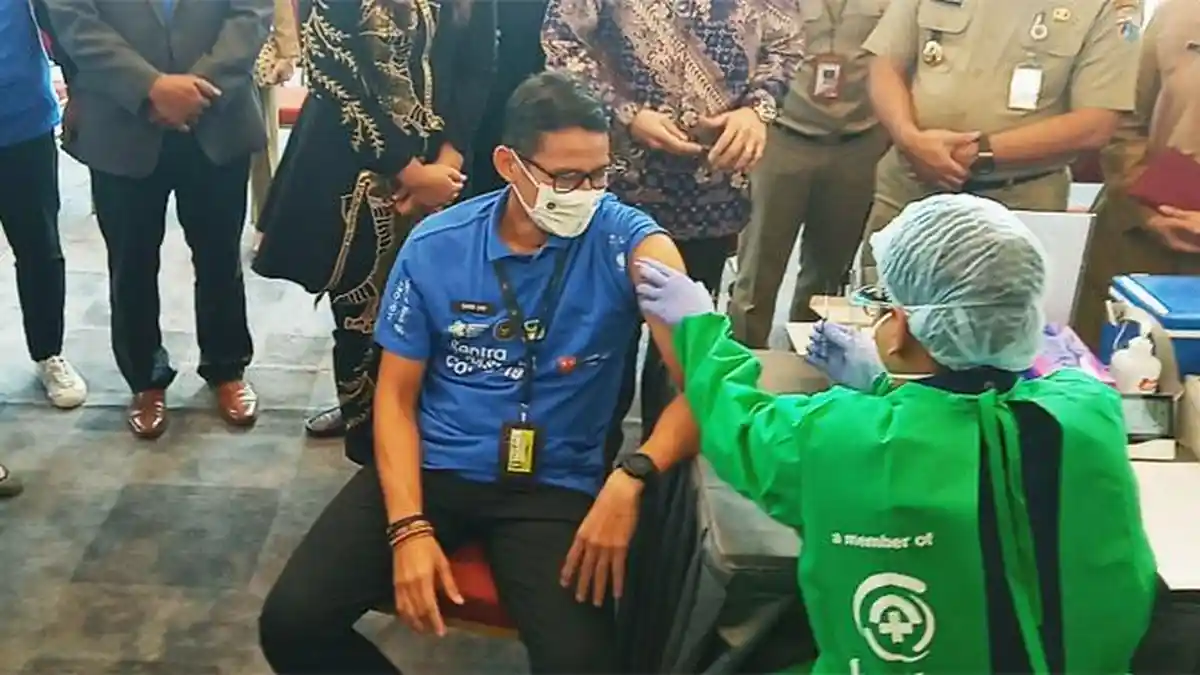 Sandiaga Mengaku Gugup, Jantungnya Berdebar Kencang Saat Disuntik Vaksin Covid-19