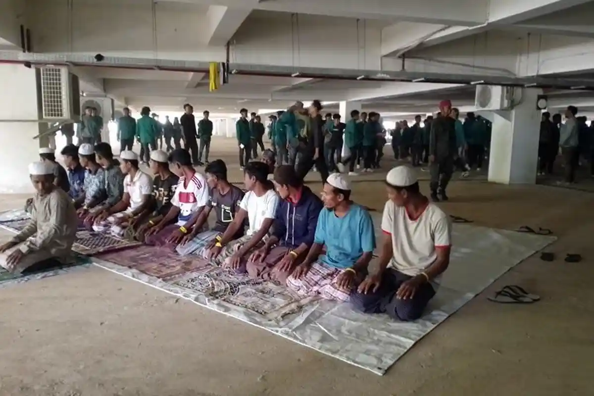 Mahasiswa Geruduk BMA saat Pengungsi Rohingya Lagi Shalat, Kini Semakin Anarkis: Diangkut Paksa