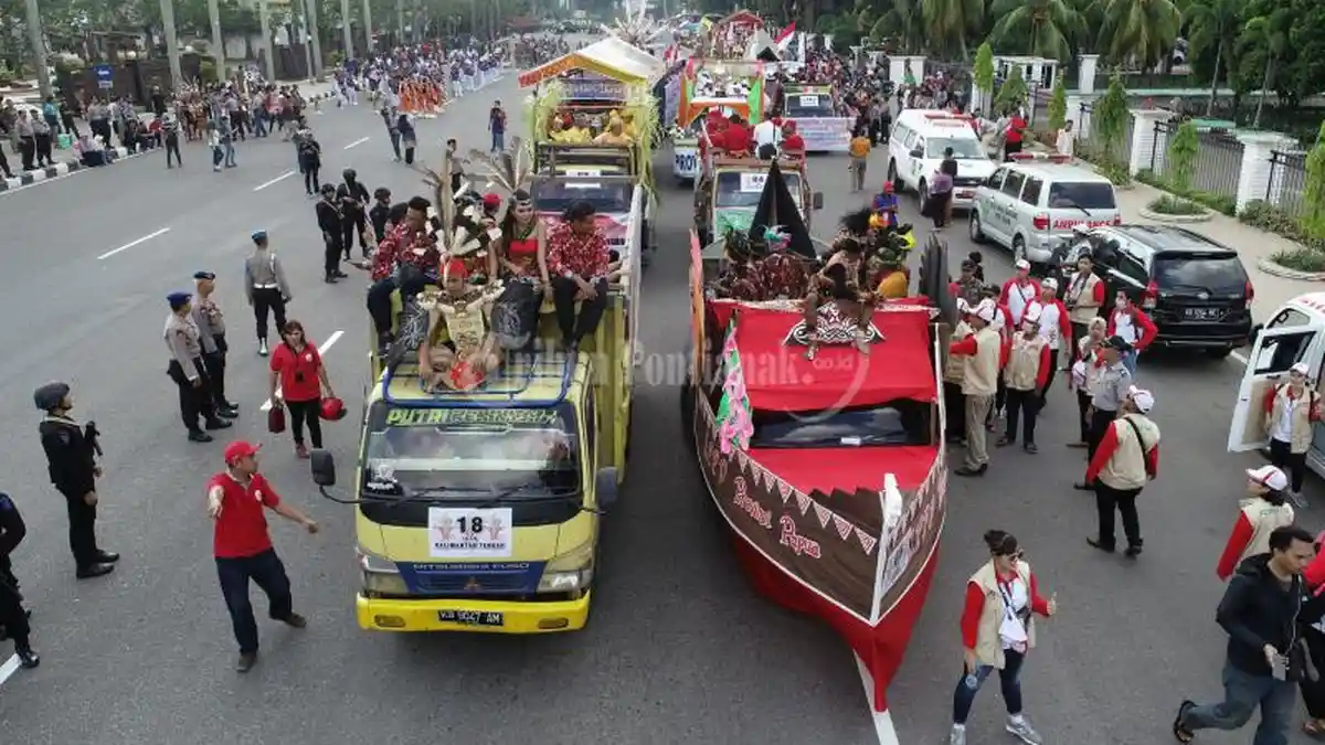 DRONE FOTO: Karnaval kontingen Pesparawi Nasional XII - pesparawi_20180729_183444.jpg