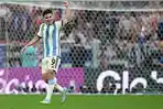 julian-alvarez-membawa-argentina-ke-final-piala-dunia-2022_20221214_041102.jpg