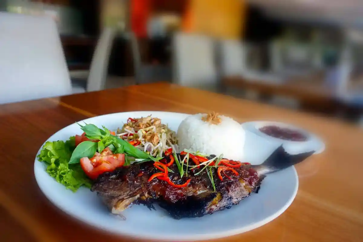 Aston Sajikan Menu Spesial Kuliner Makassar