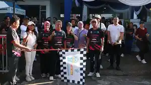 Wali-Kota-Pontianak-Edi-Rusdi-Kamtono-melepas-para-peserta-fun-walk-OETAMA-CUP-2023-Sabtu-1811.jpg