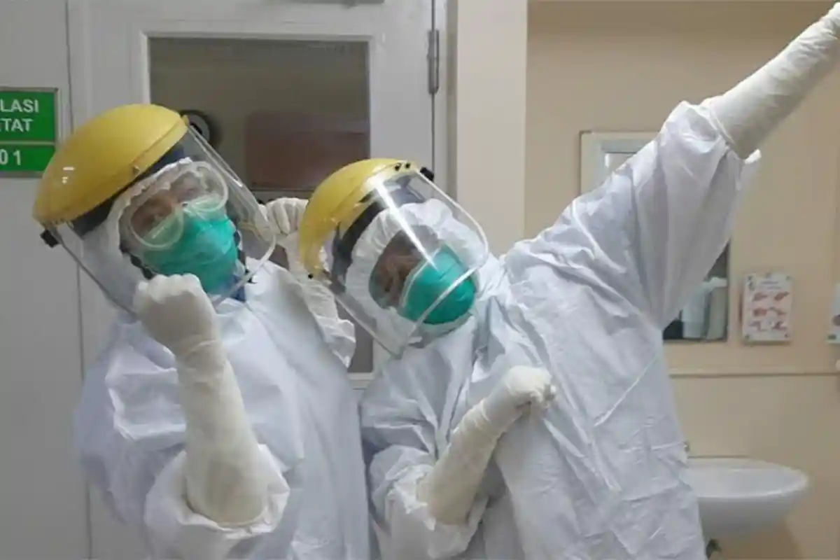 Kelakar Soal Baju Baru, Perawat Pasien Covid-19: Kita Pakai Hazmat Baju Lebarannya