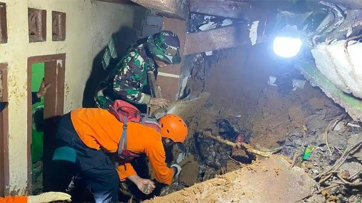 Santri yang Tertimbun Longsor di Megamendung Bogor Ditemukan Tewas, Proses Evakuasi Dramatis