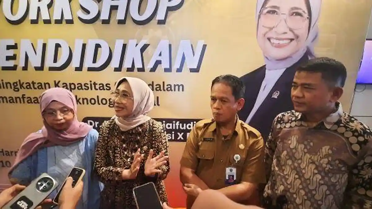 Komisi X DPR RI Dukung Smart Board dan AI Masuk Kurikulum Sekolah
