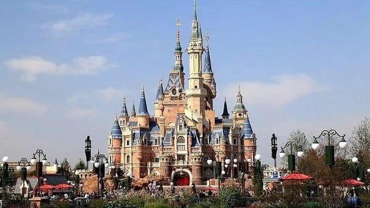 China Perketat Lockdown, Waktu Operasional Disneyland Shanghai Ikut Dibatasi