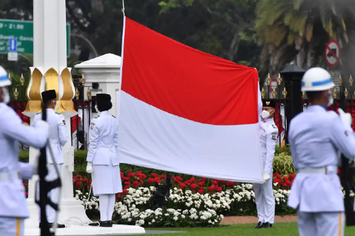 Hentikan Semua Kegiatan, Masyarakat Diminta Berdiri Tegak dan Ambil Sikap Sempurna Pukul 10.17 WIB