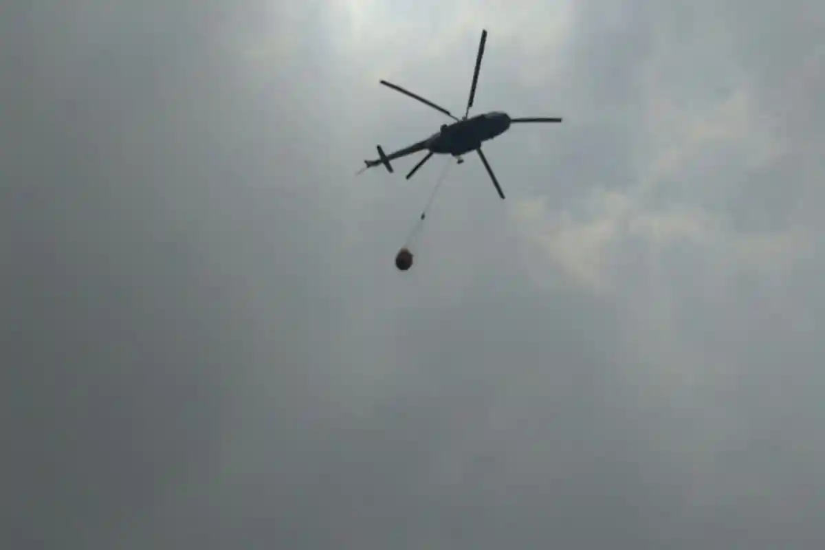 Karhutla Meluas, 8 Orang Warga Telayar Mengungsi, Dua Unit Helikopter Water Bombing Diturunkan