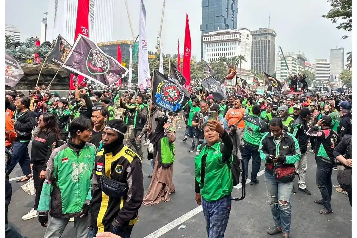 Kawasan Patung Kuda Menghijau, Massa Ojol Sampaikan Unek-unek ke Pemerintah dan Aplikator