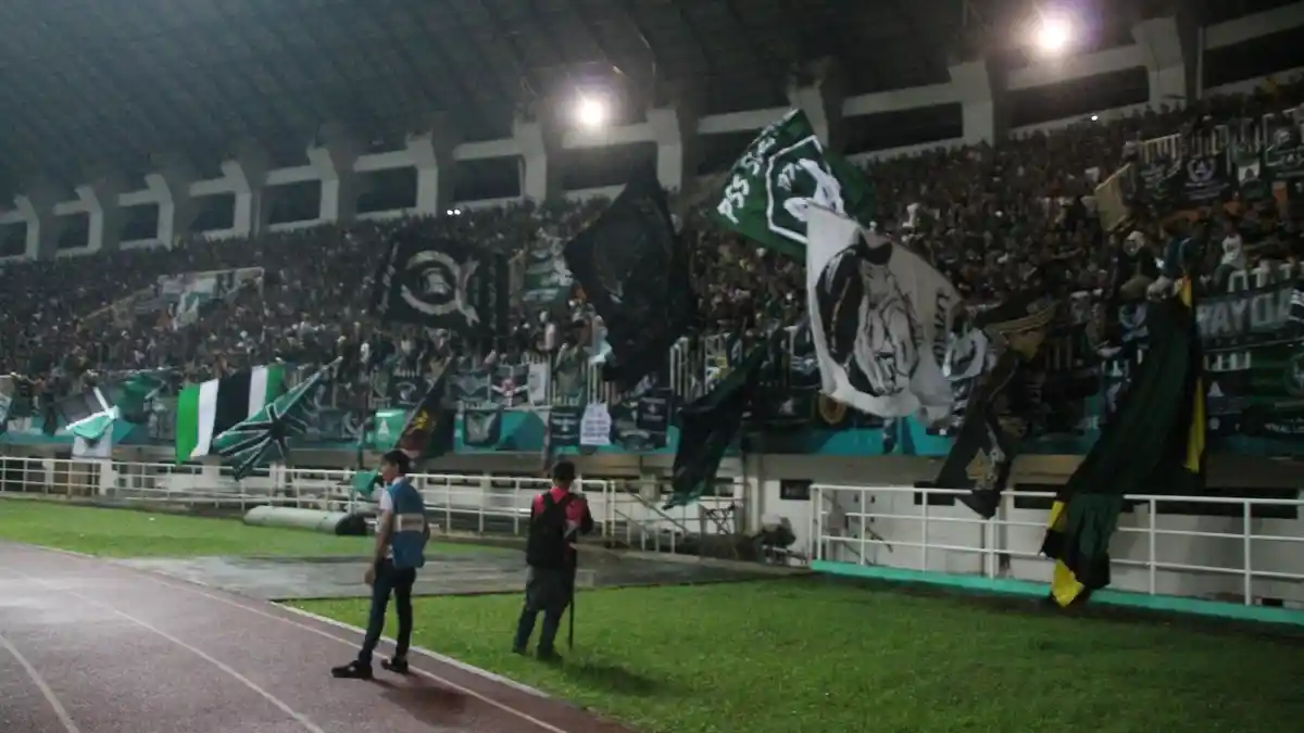 Suporter PSS Sleman Pamerkan Koreografi Indah di Laga Final Liga 2