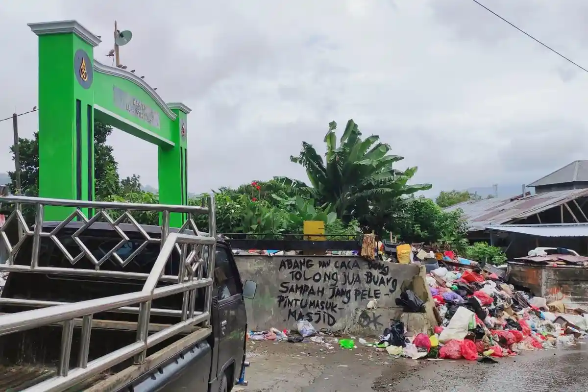 Sampah Menumpuk di Tanjakan 2000 Kebun Cengkeh, Warga Khawatir Baunya Jadi Penyakit