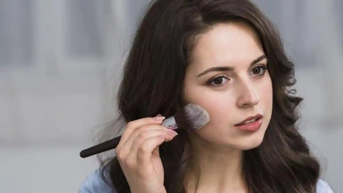 Tips Mendapatkan Senyum Apple Cheeks dengan Riasan Wajah