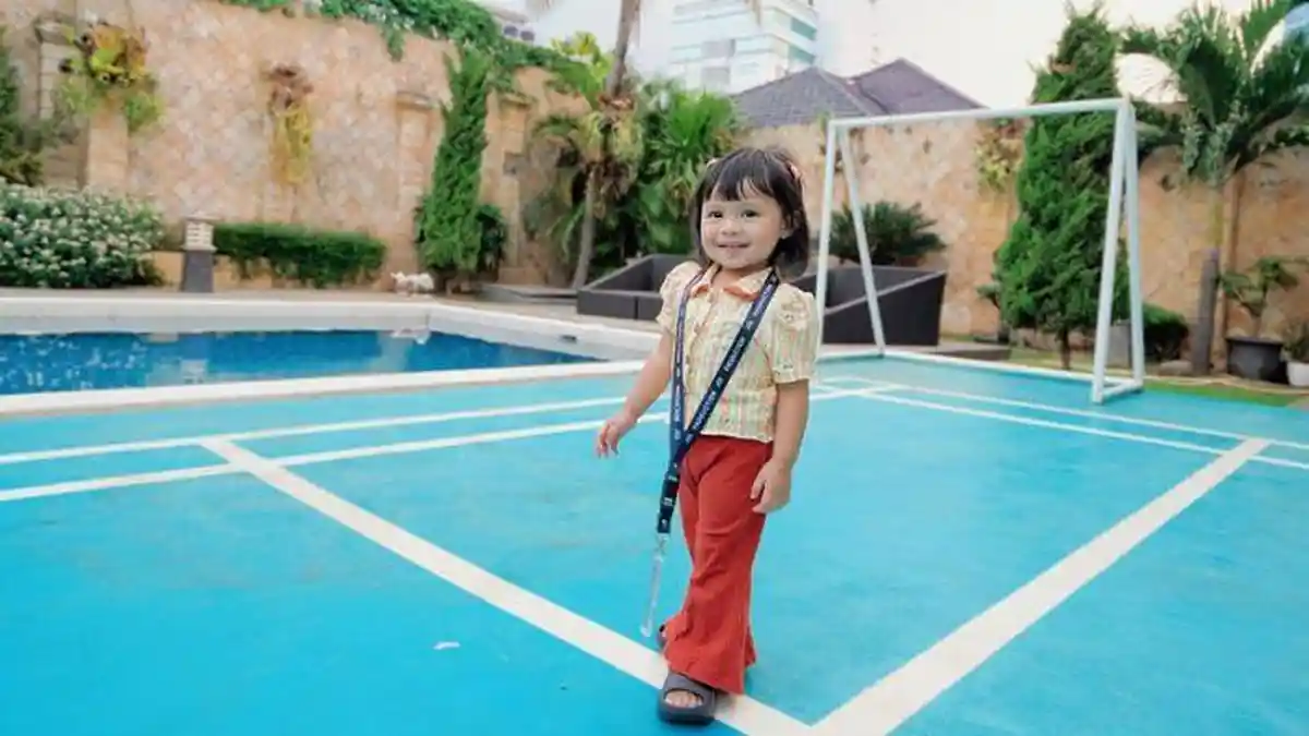 Ameena Dijuluki Miss Cutbray oleh Aurel Hermansyah saat Pakai Celana Lebar