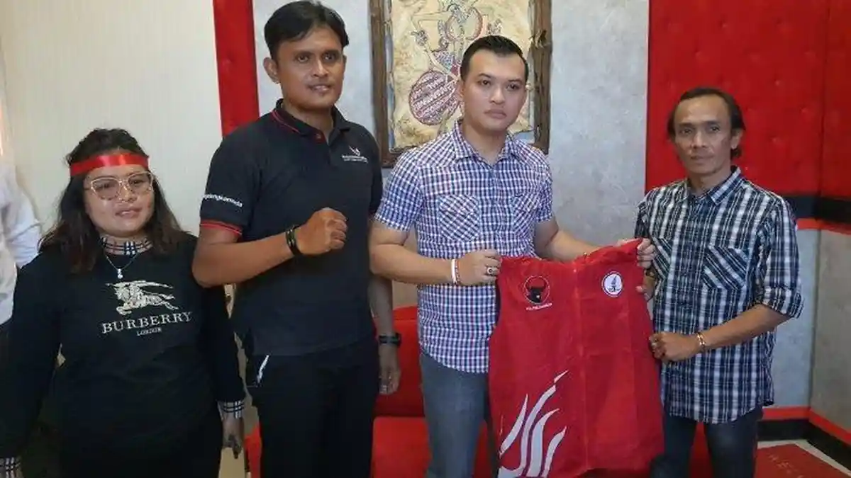 Ikuti Jejak Maruarar Sirait, 150 Kader TMP Majalengka Pamit dari PDI Perjuangan