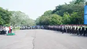 MAY-DAY-Kapolres-Metro-Bekasi-Kombes-Sumarni-memimpin-Apel-Kamtibmas.jpg