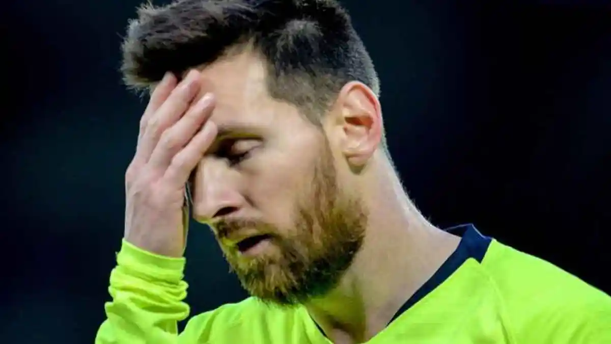 (VIDEO) Lionel Messi Dicegat dan Diteriaki Kata-kata Kasar oleh Fans Barcelona yang Marah