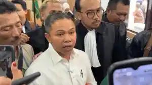 Terdakwa-Abdul-Wahid-saat-memberikan.jpg