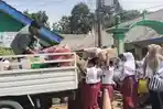 Tangan-Tangan Mungil Siswa di Bangkalan Himpun Pakaian Layak Pakai, Solidaritas Untuk Pengungsi Aceh