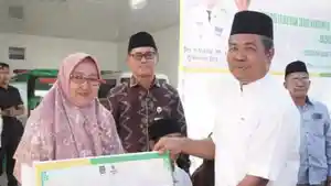 Baznas-Kota-Bima-saat-mendistribusian-zakat-konsumtif-bagi-57.jpg