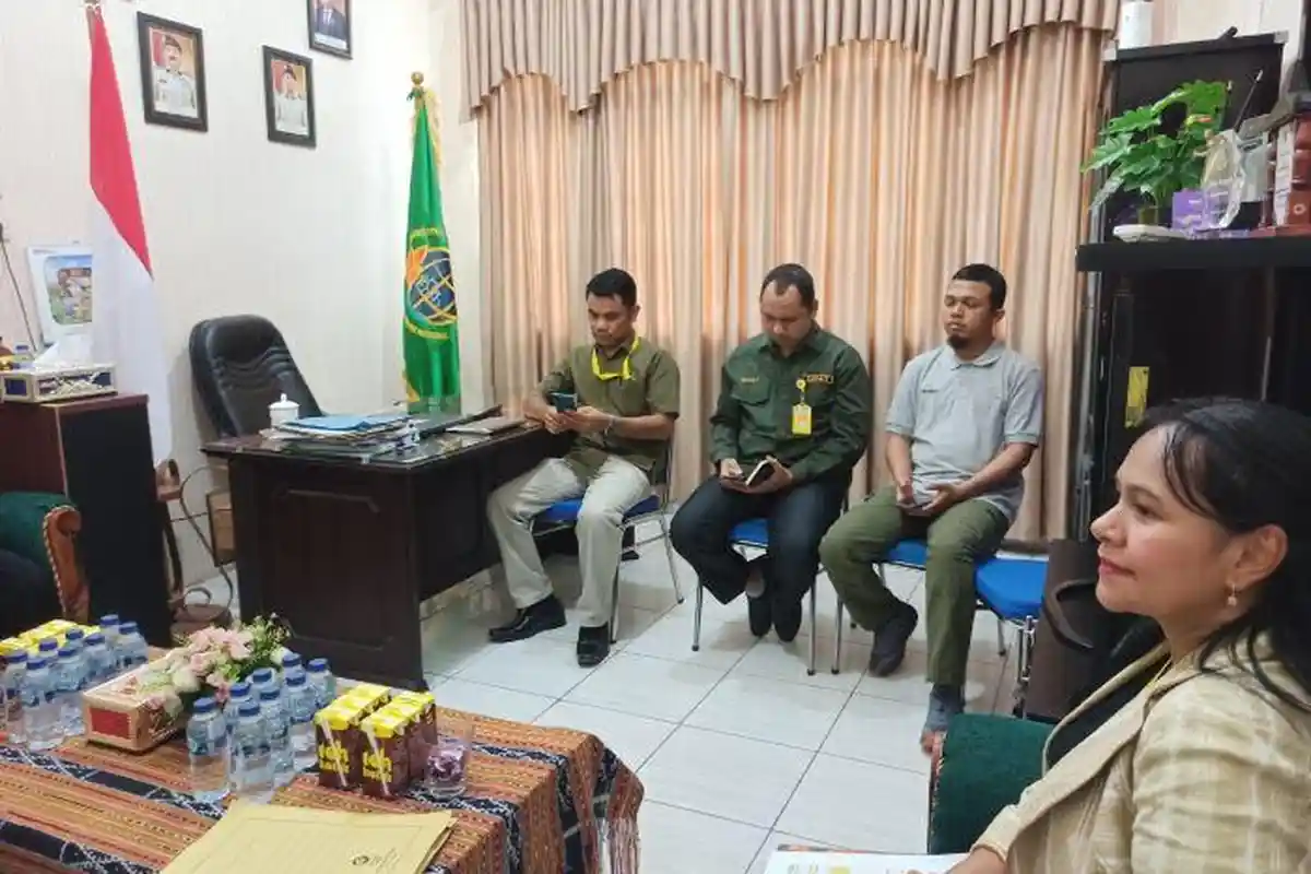 Kepala Kantor Pertanahan Sikka Terima Kunjungan Kadis Penanam Modal, Bahas Mal Pelayanan Publik