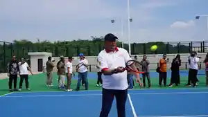 Bupati-Bogor-Rudy-Susmanto-saat-meresmikan-lapangan-tenis-di-area-Stadion-Pakansari.jpg
