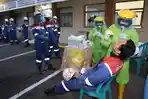 petugas-medis-melakukan-tes-pcr-kepada-pekerja-di-kilang-pertamina-cilacap-sabtu-592020.jpg