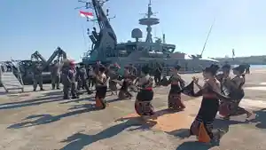 Lantamal-Vll-Kupang-menyambut-Angkatan-Laut-Australia-dengan-tarian-Rote.jpg