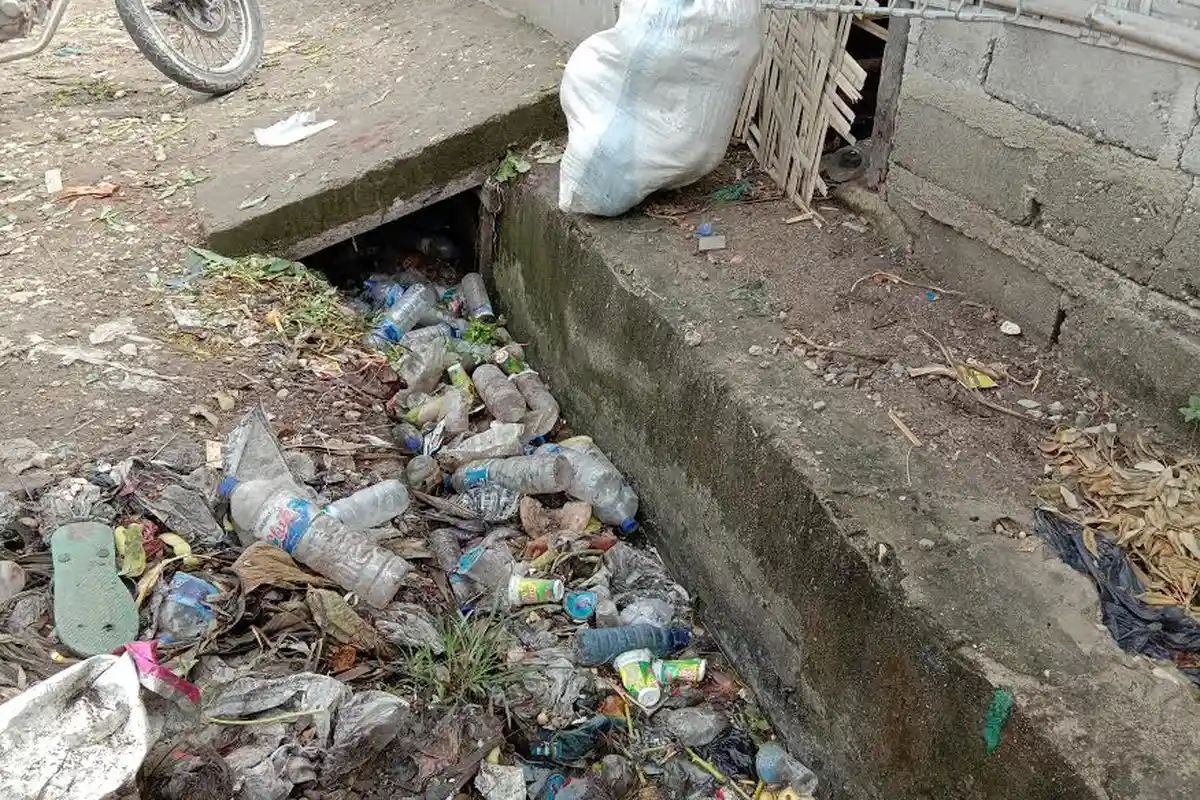 Sampah Berserakan di Pasar Inpres Ruteng