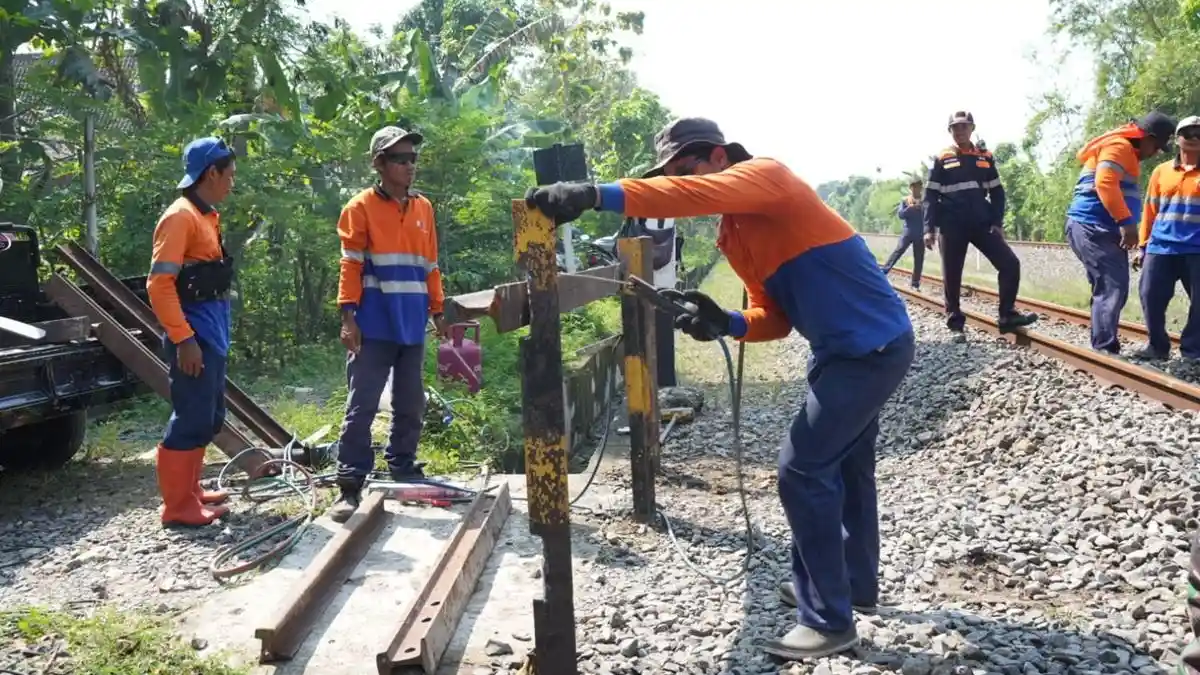 Sudah 12 Kecelakaan Terjadi, KAI Daop 4 Semarang Tutup Perlintasan Tidak Terjaga