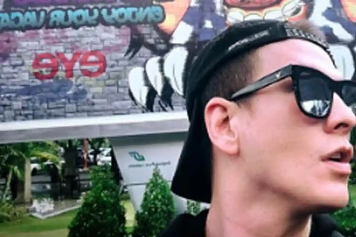 Meski Tak Puasa, yang Dilakukan Aktor Ini Pada Seluruh Staf di Rumahnya Bikin Netizen Terharu