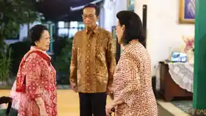Ketum-PDIP-Megawati-Soekarnoputri-dijamu-santap-malam-Raja-Keraton-Jogja-Sri-Sultan-HB-X.jpg