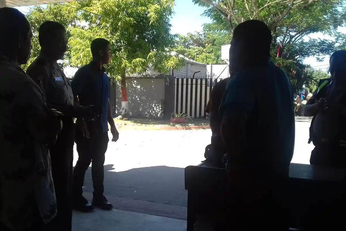 Polisi Jaga Ketat SMKN 2 Makassar