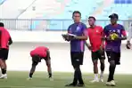 Pemain-Persela-Lamongan-saat-latihan-di-Stadion-Surajaya-Lamongan-932026.jpg