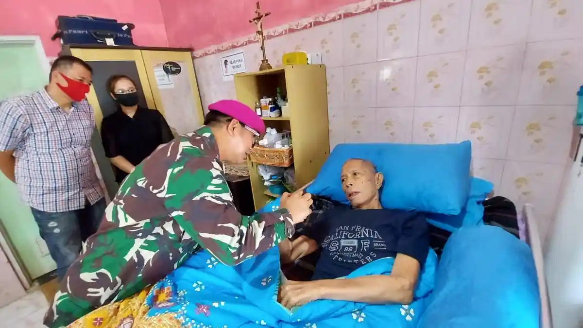 Kunjungi Ven Kandou, Danlantamal VIII Berpesan Hati yang Gembira Adalah Obat